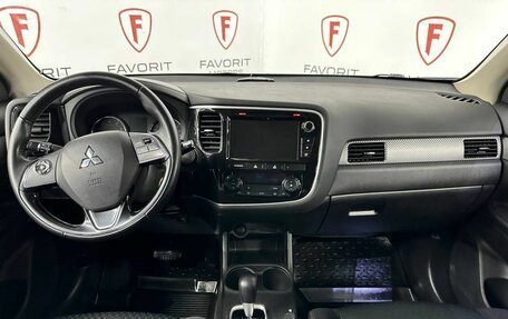 Mitsubishi Outlander III рестайлинг 3, 2015 год, 1 689 000 рублей, 7 фотография