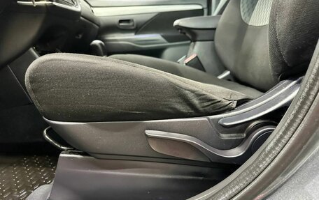 Mitsubishi Outlander III рестайлинг 3, 2015 год, 1 689 000 рублей, 10 фотография