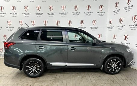 Mitsubishi Outlander III рестайлинг 3, 2015 год, 1 689 000 рублей, 4 фотография