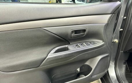 Mitsubishi Outlander III рестайлинг 3, 2015 год, 1 689 000 рублей, 8 фотография