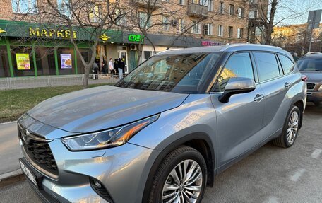 Toyota Highlander, 2021 год, 4 990 000 рублей, 2 фотография