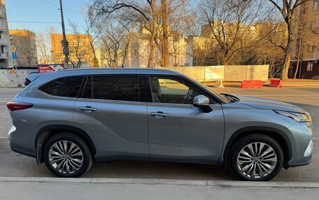 Toyota Highlander, 2021 год, 4 990 000 рублей, 5 фотография