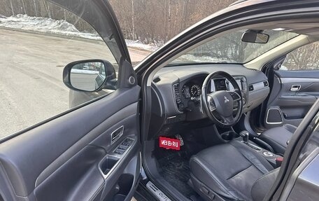 Mitsubishi Outlander III рестайлинг 3, 2012 год, 1 450 000 рублей, 37 фотография