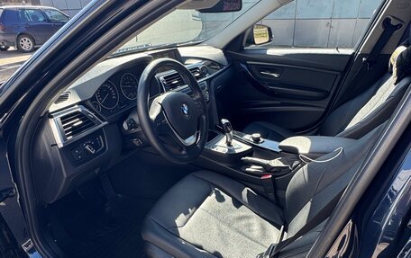 BMW 3 серия, 2017 год, 1 980 000 рублей, 13 фотография