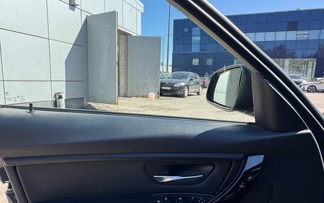 BMW 3 серия, 2017 год, 1 980 000 рублей, 14 фотография