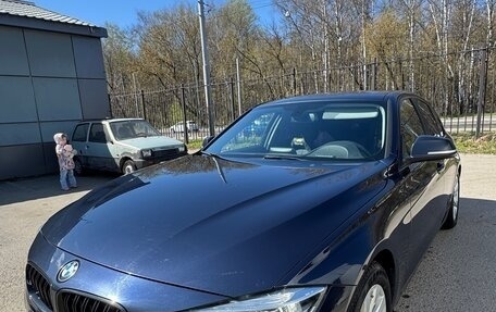 BMW 3 серия, 2017 год, 1 980 000 рублей, 12 фотография