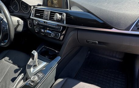 BMW 3 серия, 2017 год, 1 980 000 рублей, 26 фотография