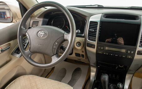 Toyota Land Cruiser Prado 120 рестайлинг, 2005 год, 1 799 000 рублей, 16 фотография