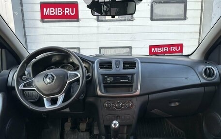 Renault Logan II, 2018 год, 899 900 рублей, 3 фотография