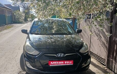 Hyundai Solaris II рестайлинг, 2011 год, 490 000 рублей, 1 фотография