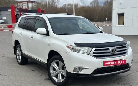 Toyota Highlander III, 2011 год, 1 450 000 рублей, 2 фотография