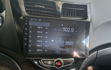 Hyundai Solaris II рестайлинг, 2011 год, 490 000 рублей, 7 фотография