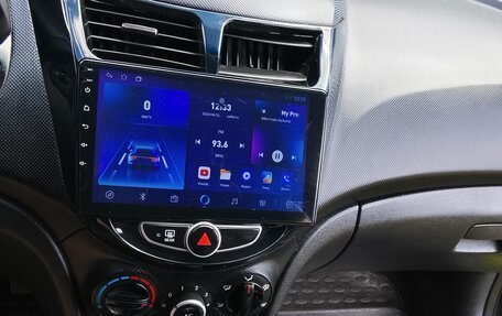 Hyundai Solaris II рестайлинг, 2011 год, 490 000 рублей, 4 фотография