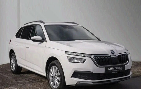 Skoda Kamiq I, 2022 год, 1 800 000 рублей, 2 фотография