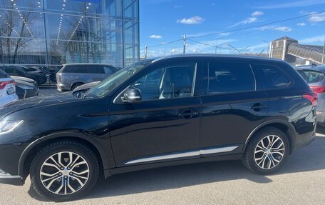 Mitsubishi Outlander III рестайлинг 3, 2016 год, 1 500 000 рублей, 3 фотография