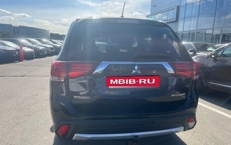 Mitsubishi Outlander III рестайлинг 3, 2016 год, 1 500 000 рублей, 2 фотография