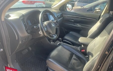 Mitsubishi Outlander III рестайлинг 3, 2016 год, 1 500 000 рублей, 6 фотография