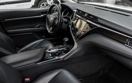 Toyota Camry, 2018 год, 1 787 600 рублей, 6 фотография