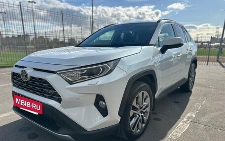 Toyota RAV4, 2020 год, 3 980 000 рублей, 4 фотография