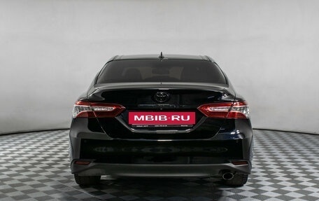 Toyota Camry, 2018 год, 2 395 000 рублей, 6 фотография