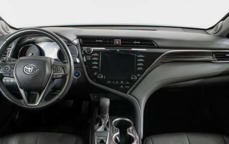 Toyota Camry, 2018 год, 2 395 000 рублей, 11 фотография