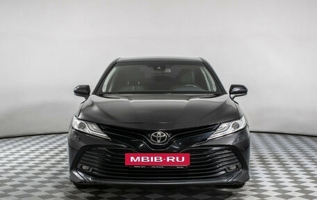 Toyota Camry, 2018 год, 2 395 000 рублей, 2 фотография