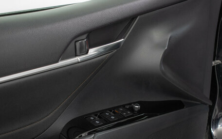 Toyota Camry, 2018 год, 2 395 000 рублей, 13 фотография