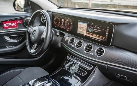 Mercedes-Benz E-Класс, 2017 год, 2 748 000 рублей, 36 фотография