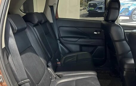 Mitsubishi Outlander III рестайлинг 3, 2012 год, 1 415 000 рублей, 14 фотография
