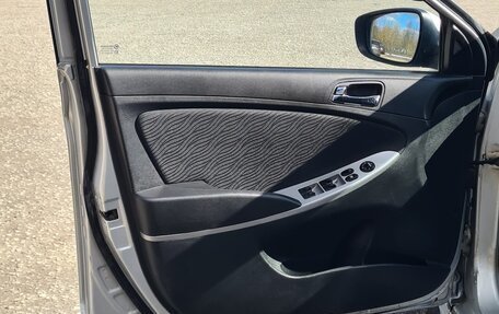 Hyundai Solaris II рестайлинг, 2012 год, 720 000 рублей, 12 фотография