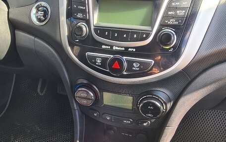 Hyundai Solaris II рестайлинг, 2012 год, 720 000 рублей, 21 фотография