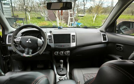 Mitsubishi Outlander III рестайлинг 3, 2010 год, 1 280 000 рублей, 11 фотография