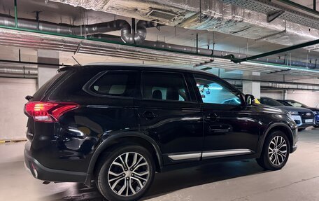 Mitsubishi Outlander III рестайлинг 3, 2016 год, 1 800 000 рублей, 4 фотография