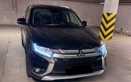 Mitsubishi Outlander III рестайлинг 3, 2016 год, 1 800 000 рублей, 5 фотография