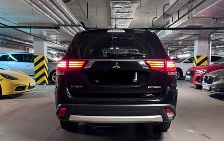 Mitsubishi Outlander III рестайлинг 3, 2016 год, 1 800 000 рублей, 3 фотография