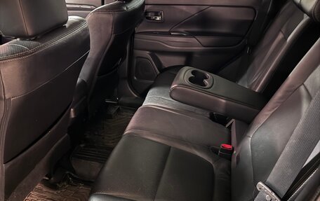 Mitsubishi Outlander III рестайлинг 3, 2016 год, 1 800 000 рублей, 8 фотография