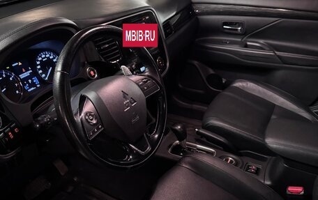 Mitsubishi Outlander III рестайлинг 3, 2016 год, 1 800 000 рублей, 6 фотография