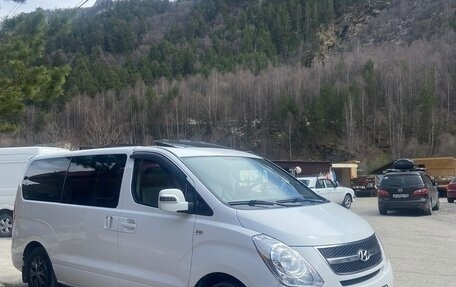 Hyundai Grand Starex Grand Starex I рестайлинг 2, 2012 год, 1 750 000 рублей, 1 фотография