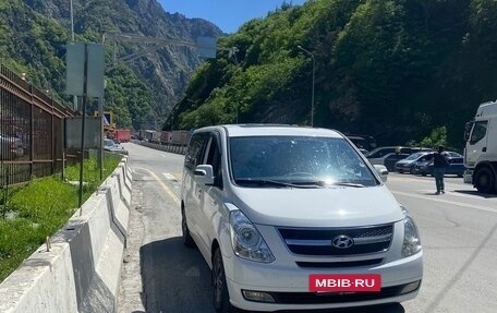 Hyundai Grand Starex Grand Starex I рестайлинг 2, 2012 год, 1 750 000 рублей, 3 фотография