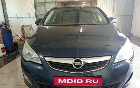 Opel Astra J, 2011 год, 655 000 рублей, 2 фотография