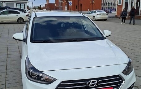 Hyundai Solaris II рестайлинг, 2018 год, 1 550 000 рублей, 1 фотография