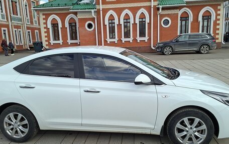 Hyundai Solaris II рестайлинг, 2018 год, 1 550 000 рублей, 2 фотография