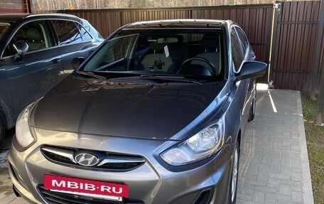 Hyundai Solaris II рестайлинг, 2012 год, 700 000 рублей, 2 фотография