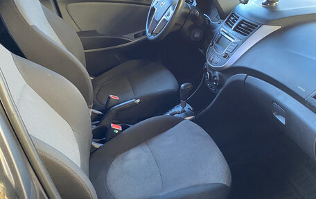 Hyundai Solaris II рестайлинг, 2012 год, 700 000 рублей, 16 фотография