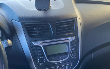 Hyundai Solaris II рестайлинг, 2012 год, 700 000 рублей, 20 фотография