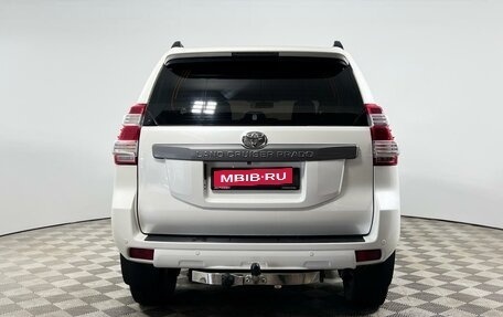 Toyota Land Cruiser Prado 150 рестайлинг 2, 2015 год, 3 855 400 рублей, 4 фотография