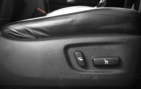 Toyota Land Cruiser Prado 150 рестайлинг 2, 2015 год, 3 855 400 рублей, 23 фотография