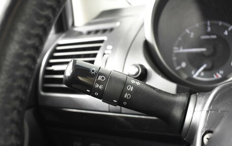 Toyota Land Cruiser Prado 150 рестайлинг 2, 2015 год, 3 855 400 рублей, 16 фотография