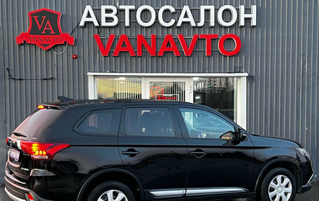 Mitsubishi Outlander III рестайлинг 3, 2017 год, 2 320 000 рублей, 7 фотография