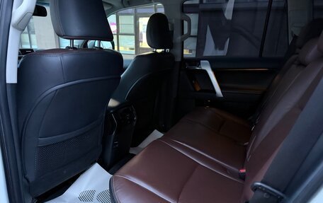 Toyota Land Cruiser Prado 150 рестайлинг 2, 2016 год, 4 500 000 рублей, 21 фотография